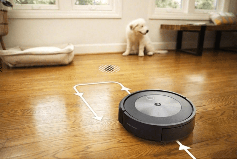 iRobot Roomba j7 erkennt einen Hundehaufen und umfährt diesen